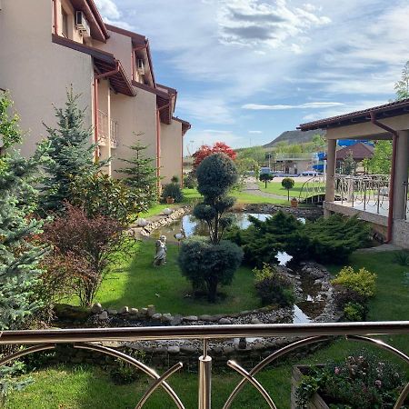 Hotel Astoria Алба Юлия Екстериор снимка