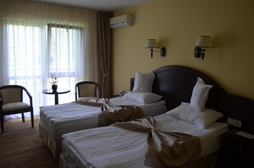 Hotel Astoria Алба Юлия Екстериор снимка