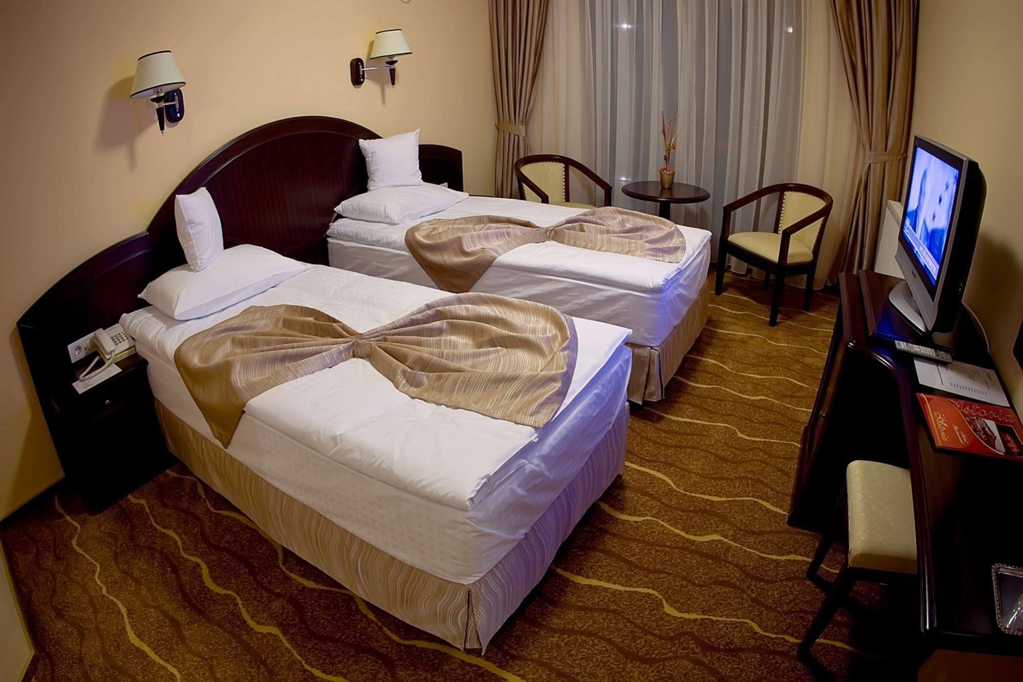 Hotel Astoria Алба Юлия Екстериор снимка