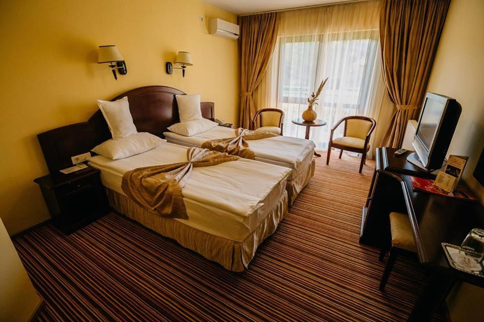 Hotel Astoria Алба Юлия Екстериор снимка