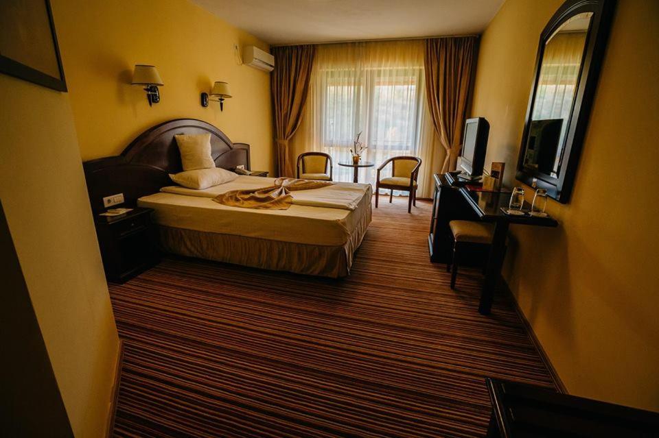 Hotel Astoria Алба Юлия Екстериор снимка