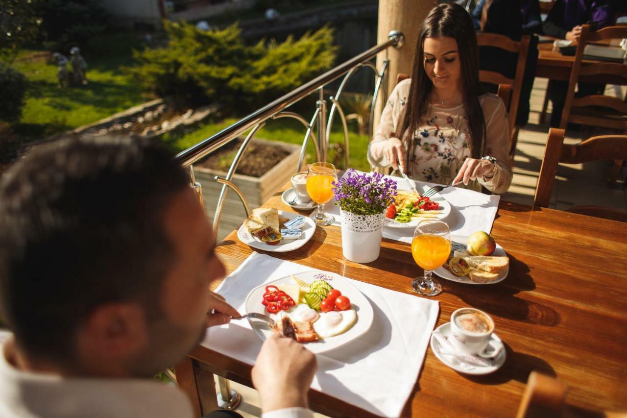 Hotel Astoria Алба Юлия Екстериор снимка