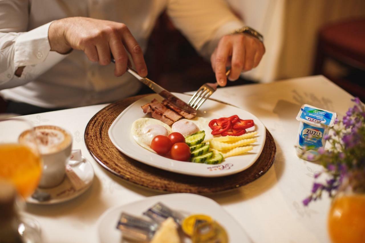 Hotel Astoria Алба Юлия Екстериор снимка